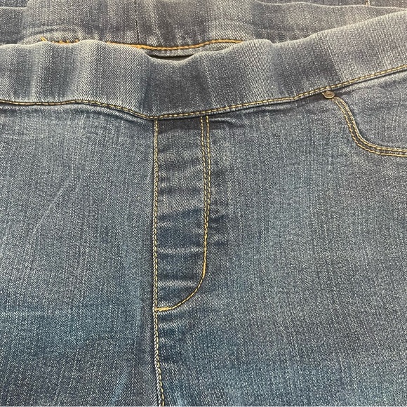 Faded Glory 16 Women’s Skinny Blue Jeans with Stretch Waist PRELOVED - Picture 3 of 8